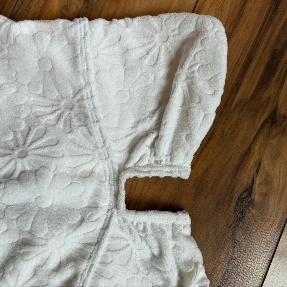 PacSun White Floral Textured One Piece Swimsuit - Picture 3 of 3
